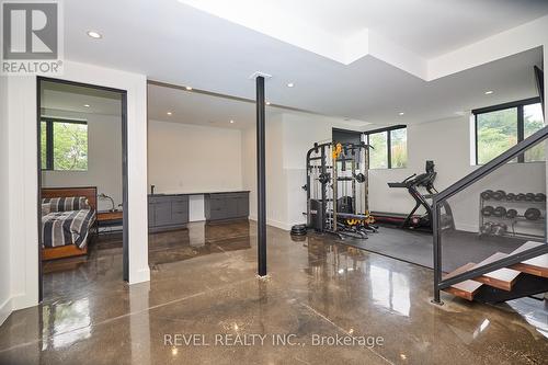 1508 Gregory Road, St. Catharines, ON - Indoor Photo Showing Gym Room