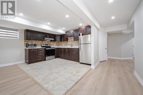 100 Bayhampton Drive, Brampton (Vales Of Castlemore), ON - Indoor Photo Showing Kitchen With Stainless Steel Kitchen With Upgraded Kitchen