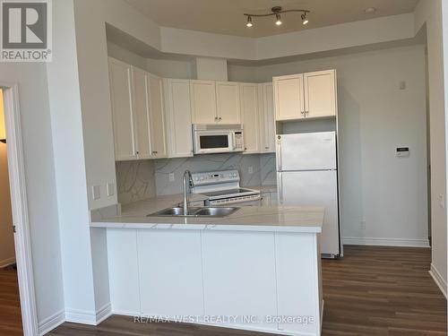 606 - 1600 Keele Street, Toronto (Keelesdale-Eglinton West), ON - Indoor Photo Showing Kitchen With Double Sink