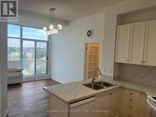 606 - 1600 Keele Street, Toronto (Keelesdale-Eglinton West), ON - Indoor Photo Showing Kitchen With Double Sink