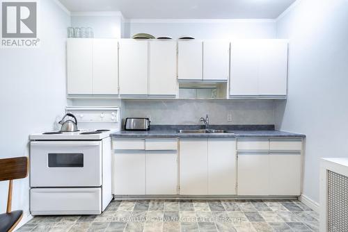 462&464 Sammon Avenue, Toronto (Danforth Village-East York), ON - Indoor Photo Showing Kitchen With Double Sink