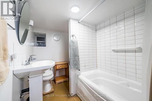 462&464 Sammon Avenue, Toronto (Danforth Village-East York), ON - Indoor Photo Showing Bathroom