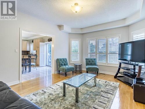 23 Sunset Ridge, Vaughan (Sonoma Heights), ON - Indoor Photo Showing Living Room