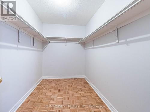 23 Sunset Ridge, Vaughan (Sonoma Heights), ON - Indoor With Storage