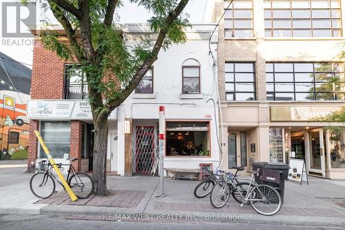 135 Ossington Avenue, Toronto (Trinity-Bellwoods), ON 