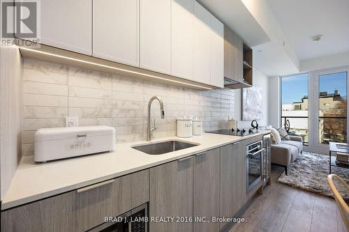 733 - 2020 Bathurst Street, Toronto (Humewood-Cedarvale), ON - Indoor Photo Showing Kitchen