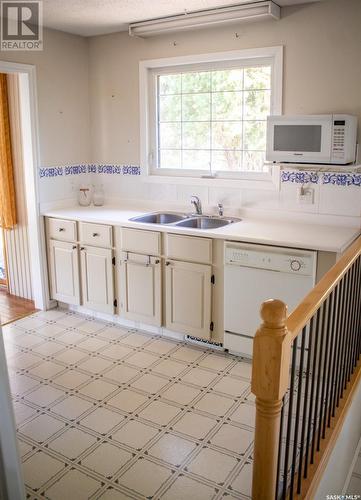 118 Caskey Drive, Melfort, SK - Indoor Photo Showing Kitchen With Double Sink