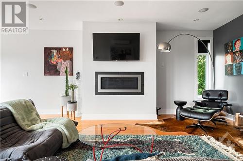 62 Upper Lorne Place, Ottawa, ON - Indoor Photo Showing Living Room