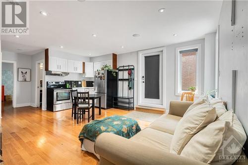 62 Upper Lorne Place, Ottawa, ON - Indoor Photo Showing Living Room