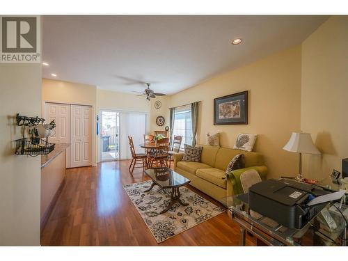 9800 Turner Street Unit# 55, Summerland, BC - Indoor Photo Showing Living Room