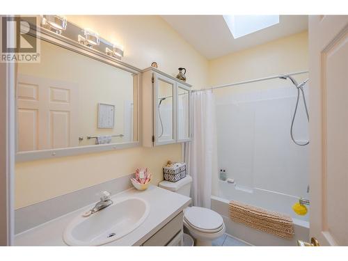 9800 Turner Street Unit# 55, Summerland, BC - Indoor Photo Showing Bathroom