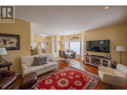 9800 Turner Street Unit# 55, Summerland, BC - Indoor Photo Showing Living Room