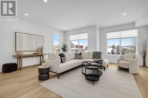 5300 Main Street Unit# 106, Kelowna, BC - Indoor Photo Showing Living Room