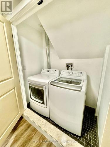 871 Grand Ridge Avenue, Oshawa, ON - Indoor Photo Showing Laundry Room
