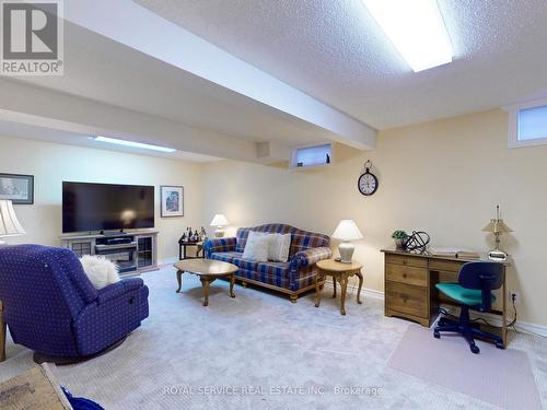 32 Niagara Trail, Clarington, ON - Indoor Photo Showing Other Room