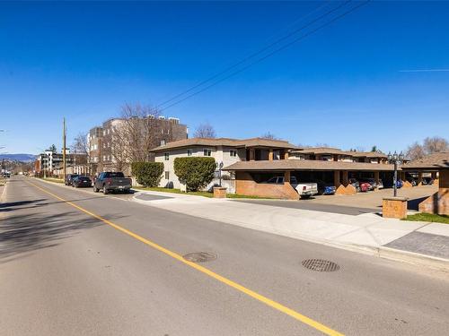 117-240 Mcintosh Road, Kelowna, BC - Outdoor