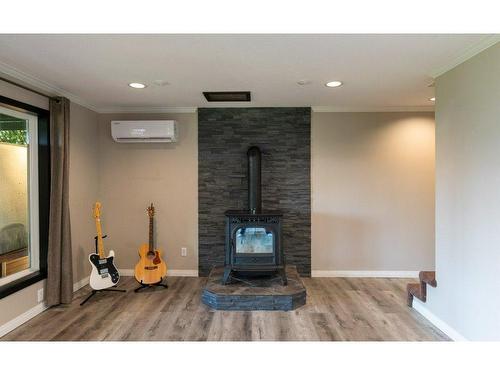 7730 Columbia Drive, Anglemont, BC - Indoor With Fireplace