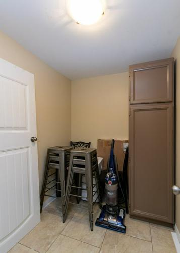 7730 Columbia Drive, Anglemont, BC - Indoor Photo Showing Other Room