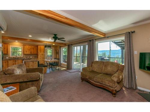 7730 Columbia Drive, Anglemont, BC - Indoor Photo Showing Living Room