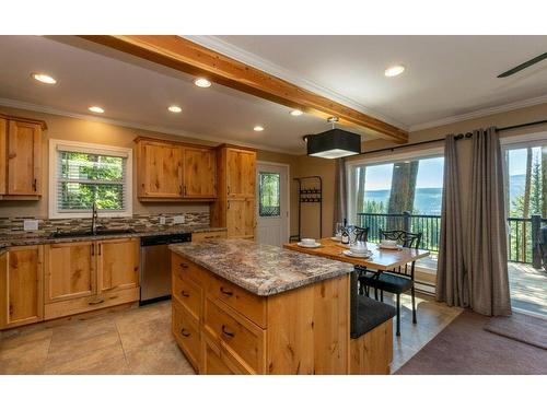 7730 Columbia Drive, Anglemont, BC - Indoor Photo Showing Kitchen