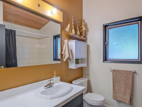 11091 Eva Road, Lake Country, BC - Indoor Photo Showing Bathroom