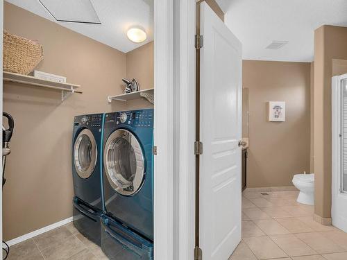 3945 Suncrest Court, Kelowna, BC - Indoor Photo Showing Laundry Room