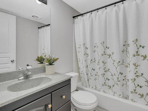 3945 Suncrest Court, Kelowna, BC - Indoor Photo Showing Bathroom