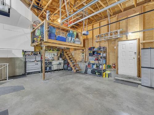 3945 Suncrest Court, Kelowna, BC - Indoor Photo Showing Garage