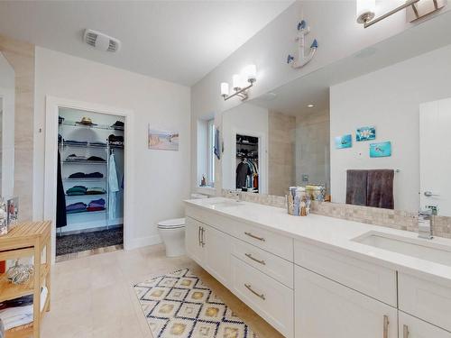 138 Ridge, Penticton, BC - Indoor Photo Showing Bathroom
