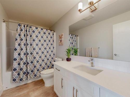 138 Ridge, Penticton, BC - Indoor Photo Showing Bathroom