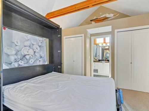 76-9845 Eastside Road, Vernon, BC - Indoor Photo Showing Bedroom