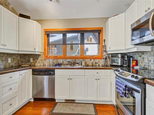 76-9845 Eastside Road, Vernon, BC - Indoor Photo Showing Kitchen With Double Sink
