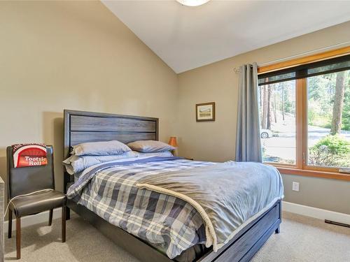 76-9845 Eastside Road, Vernon, BC - Indoor Photo Showing Bedroom