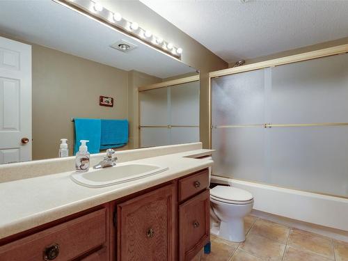104-1580 Springfield Road, Kelowna, BC - Indoor Photo Showing Bathroom