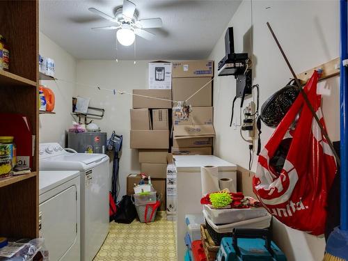 104-1580 Springfield Road, Kelowna, BC - Indoor Photo Showing Laundry Room