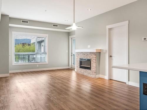 405-1883 Water Street, Kelowna, BC - Indoor Photo Showing Living Room With Fireplace