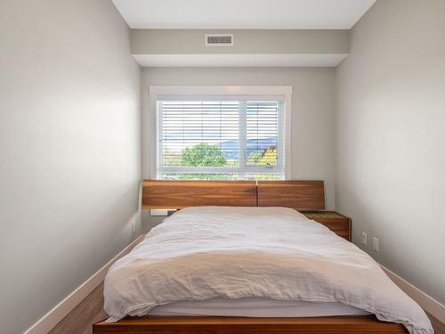 405-1883 Water Street, Kelowna, BC - Indoor Photo Showing Bedroom