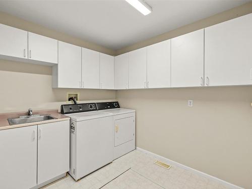 246-2330 Butt Road, West Kelowna, BC - Indoor Photo Showing Laundry Room
