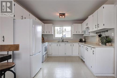 28 Kincora Court, Sudbury, ON - Indoor Photo Showing Kitchen With Double Sink