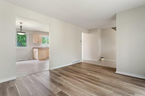 Livingroom/diningroom/kitchen view - 119 Woodman Drive N, Hamilton, ON - Indoor Photo Showing Other Room