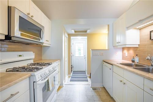 11261 Harbourview Road, Wainfleet, ON - Indoor Photo Showing Kitchen With Double Sink