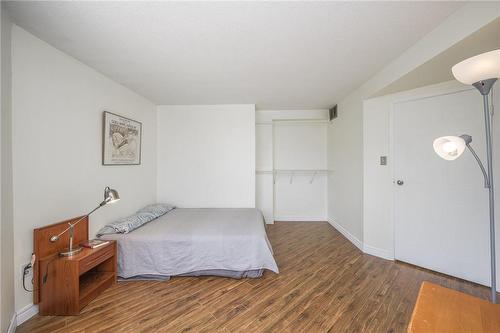 Main bedroom - 400 York Boulevard|Unit #201, Hamilton, ON - Indoor Photo Showing Bedroom