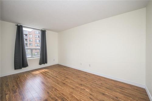 Second bedroom - 400 York Boulevard|Unit #201, Hamilton, ON - Indoor Photo Showing Other Room