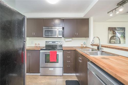Kitchen - 400 York Boulevard|Unit #201, Hamilton, ON - Indoor Photo Showing Kitchen With Double Sink