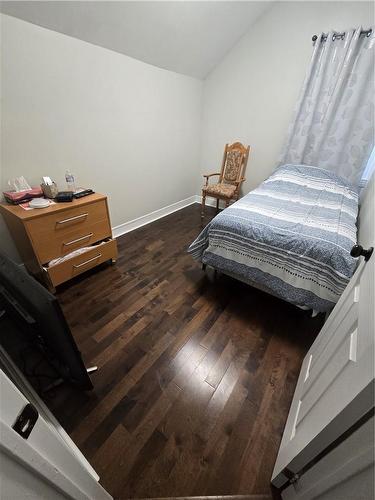 97 East 24Th Street|Unit #Upper, Hamilton, ON - Indoor Photo Showing Bedroom