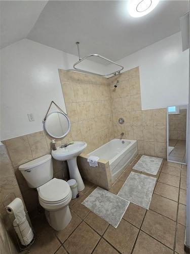 97 East 24Th Street|Unit #Upper, Hamilton, ON - Indoor Photo Showing Bathroom