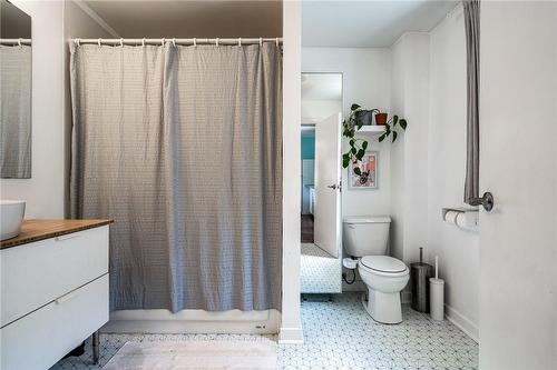 188 Province Street N, Hamilton, ON - Indoor Photo Showing Bathroom