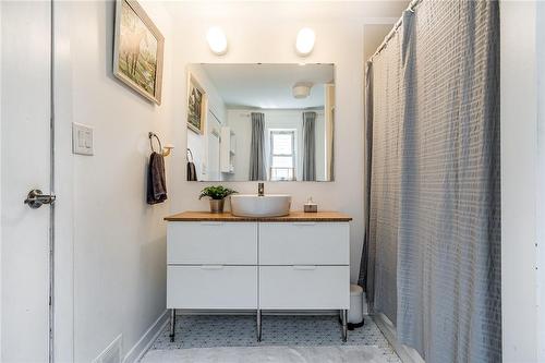 188 Province Street N, Hamilton, ON - Indoor Photo Showing Bathroom