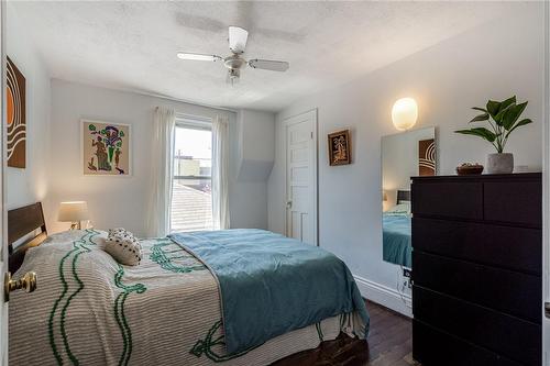 188 Province Street N, Hamilton, ON - Indoor Photo Showing Bedroom