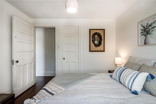 188 Province Street N, Hamilton, ON - Indoor Photo Showing Bedroom